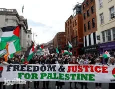 ماكلمور يفتتح جولته «الحرية لفلسطين» بحفل حاشد في دبلن