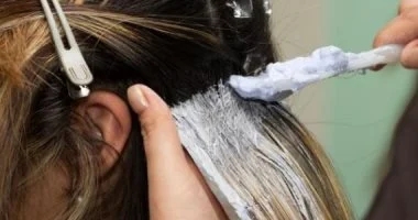 استعدى للعيد.. 4 طرق طبيعية للتخلص من الشعر الأبيض بدون حاجة للصبغة