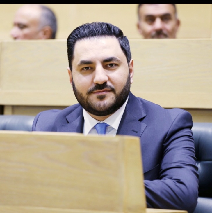 منع النائب ينال فريحات من السفر إثر شكوى عمر العياصرة .. والمحامي يرد
