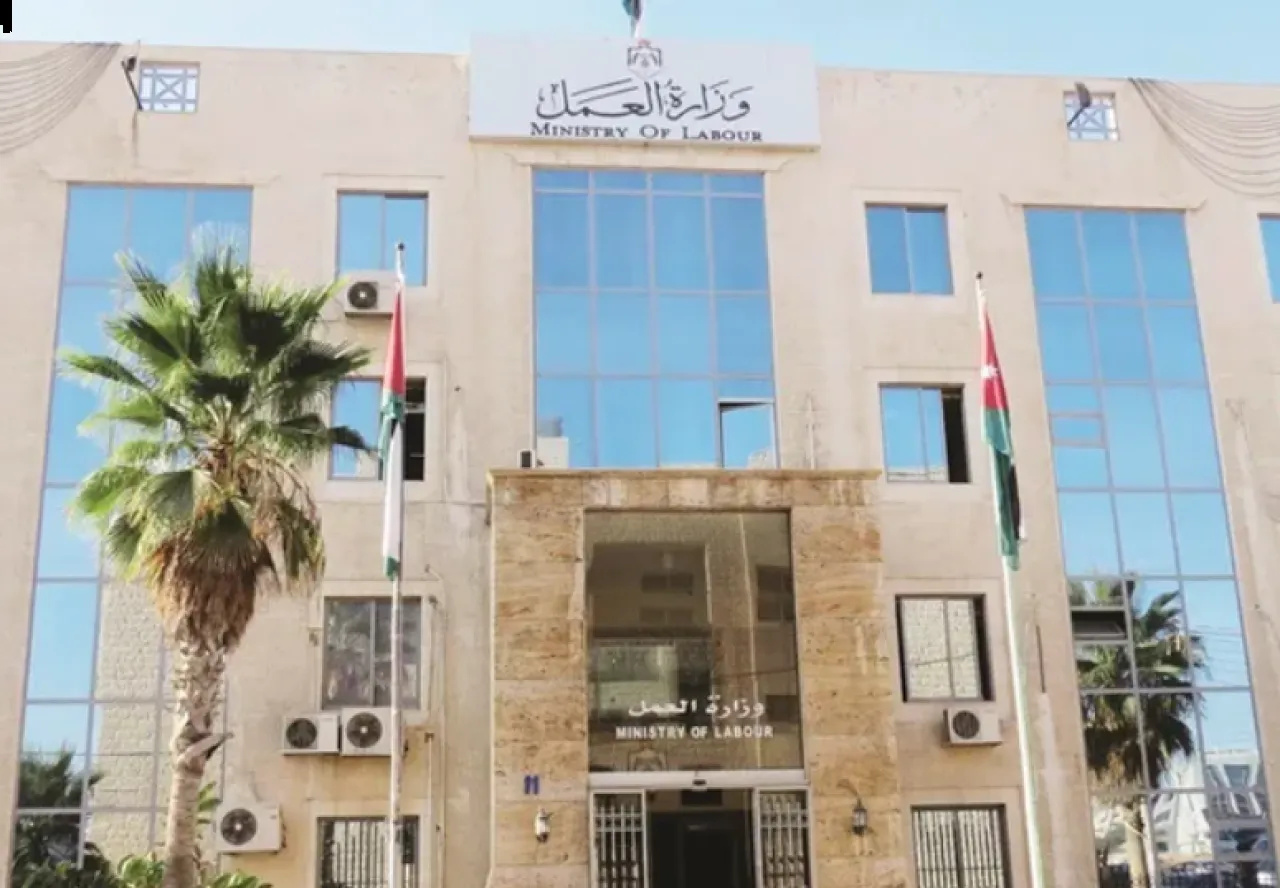 الأردن.. تسفير الطلبة العاملين.. هل يؤثر على جذب الاستثمار؟